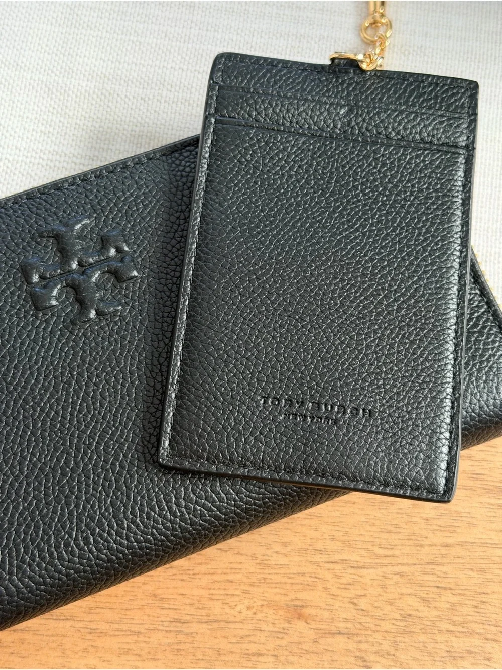 New Tory Burch Thea continental wallet with cardholder / wristlet in black color